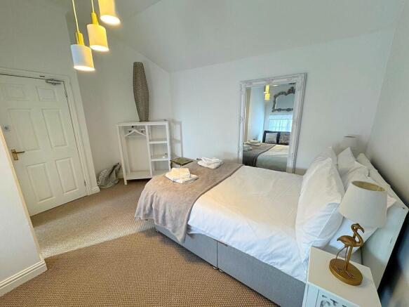 Bed 1 to door