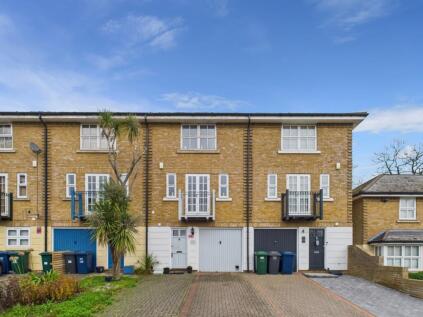 Hampton Close, London, N11