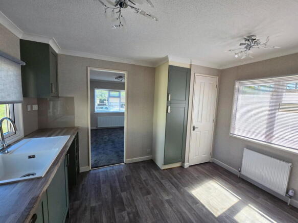 Refurbished PARK HOME for over 50's - Ashleigh Park, Barwick, Nr Ware, Herts photo 4