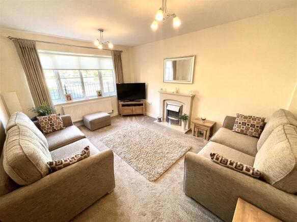 LOUNGE :