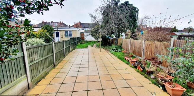 WEST FACING REAR GARDEN: