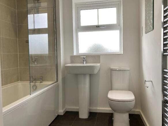 3 bed Semi-Detached to rent Image 9