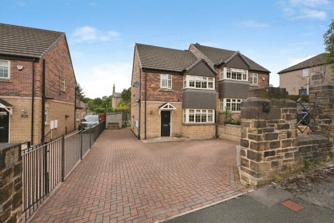 3 bed Semi-Detached for sale Image 12