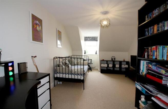 7018_Cawthorn Close.