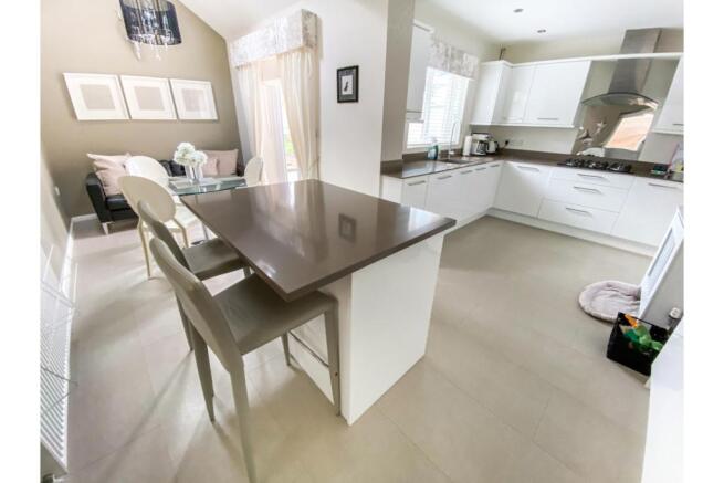 Kitchen/Breakfast