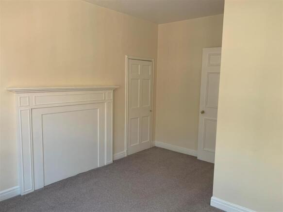 2 bed Apartment to rent Image 5