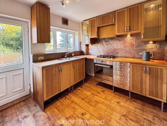 3 bed Terraced to rent Image 10