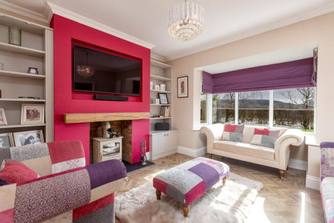 5 bed Detached for sale Image 7