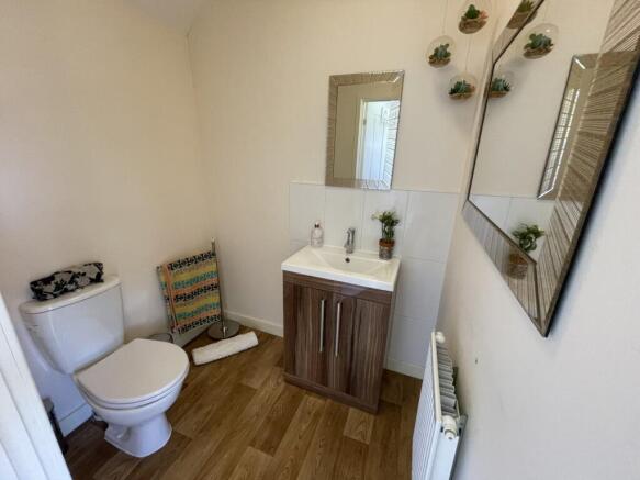4 bed Semi-Detached to rent Image 8