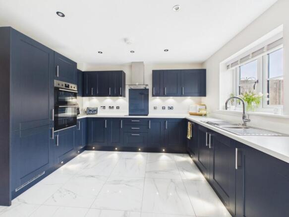 4 bed Detached for sale Image 5