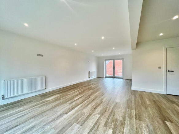 4 bed Detached for sale Image 9