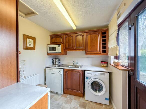 4 bed Detached for sale Image 6