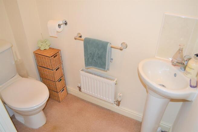 GUEST CLOAKROOM