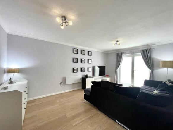 2 bed Flat for sale Image 6