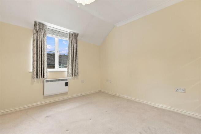 2-bed flat on Pegs Lane, Hertford, £270,000