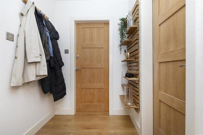 5 bed Detached for sale Image 7