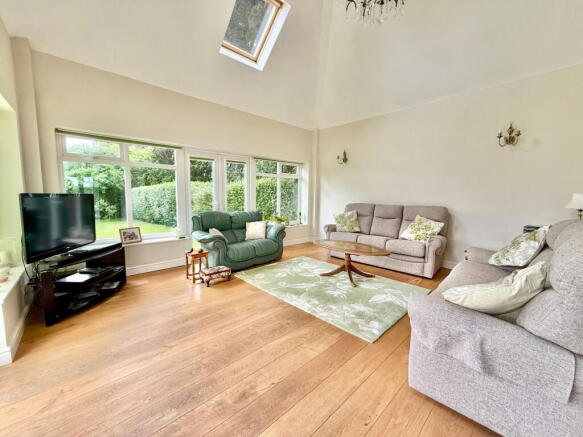 4 bed Detached for sale Image 9