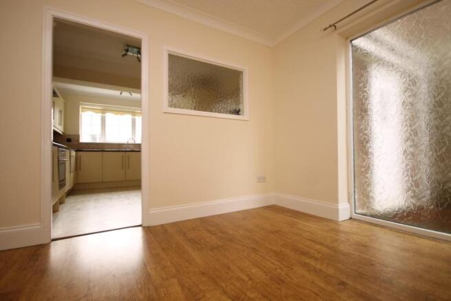DINING ROOM (2).JPG
