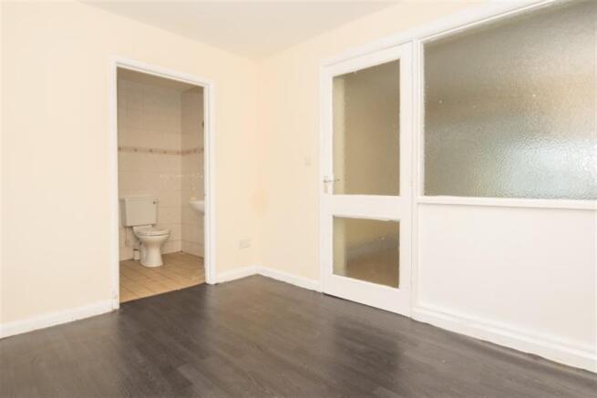 BEDROOM/STUDY