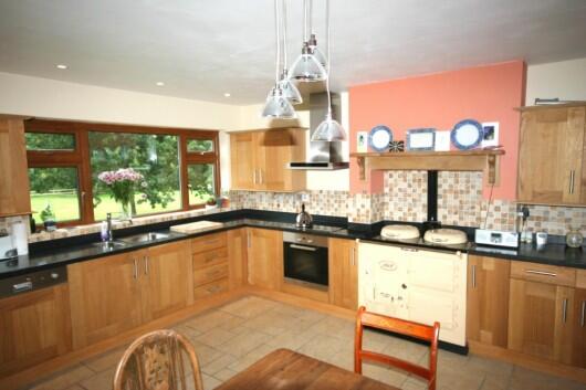 KITCHEN/BREAKFAST RO