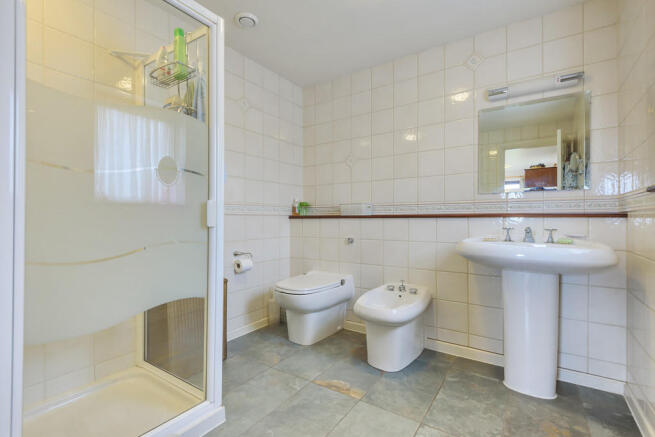Ensuite to Master...