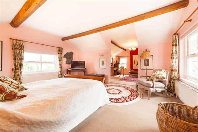 MASTER BEDROOM SUITE
