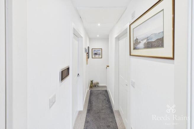 2 bed Apartment for sale Image 12