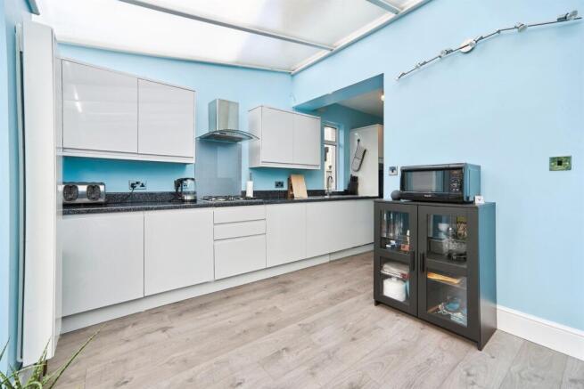 3 bed Semi-Detached for sale Image 7