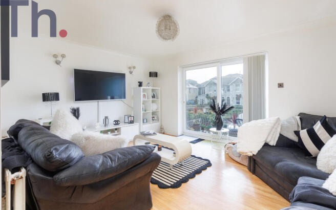 Lounge with Raised Balcony