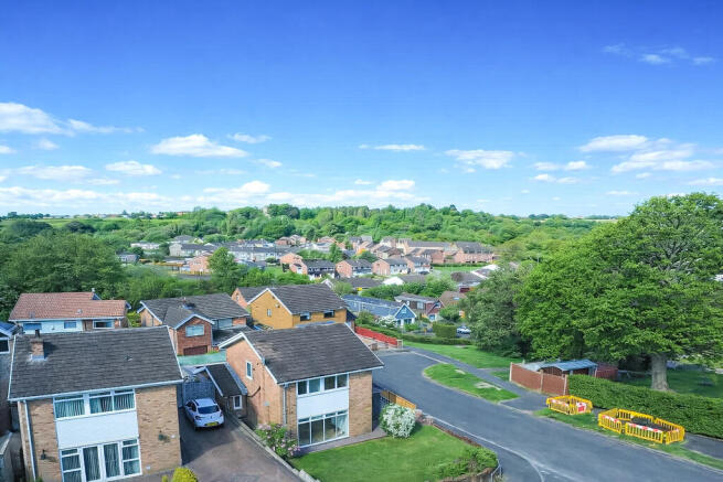 3-bed detached on Paxton Close, Penpedairheol, £300,000