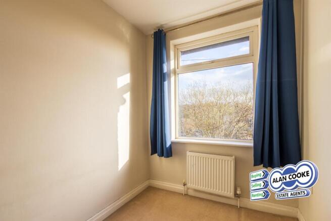 4 bed Semi-Detached for sale Image 11