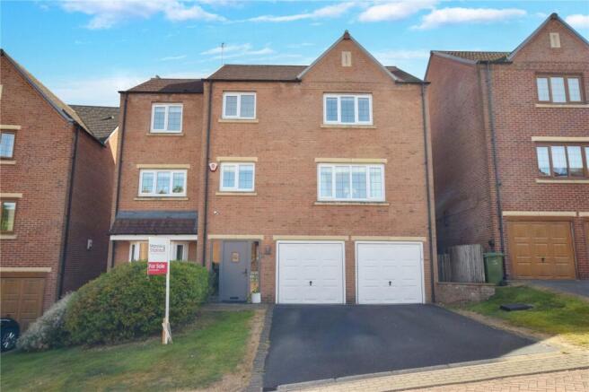 5 bed Detached for sale in pudsey