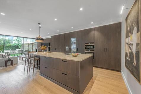 Shottfield Avenue,
East Sheen, SW14