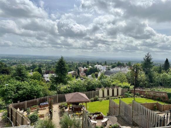 charlbury garden.jpg