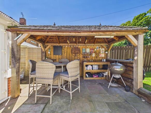 3 bed Terraced for sale Image 11