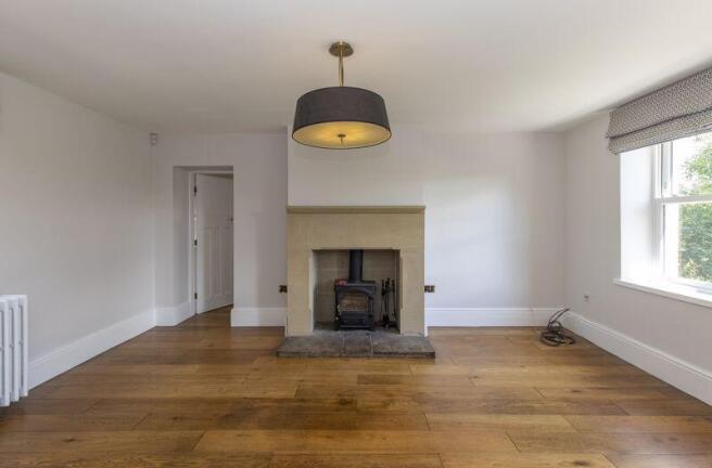 4 bed Detached to rent Image 6