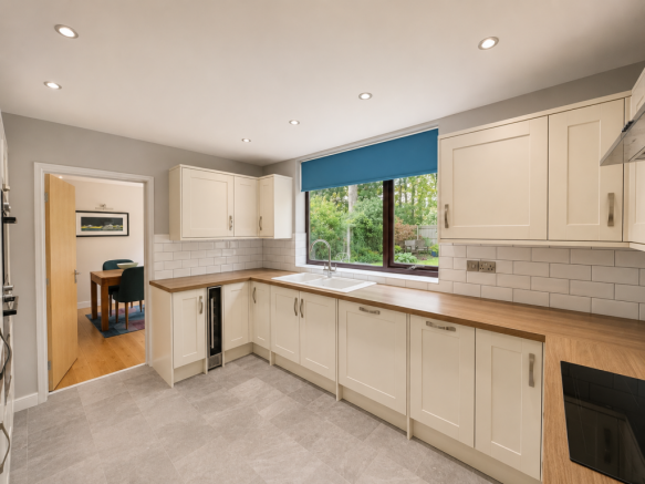4 bed Detached for sale Image 7