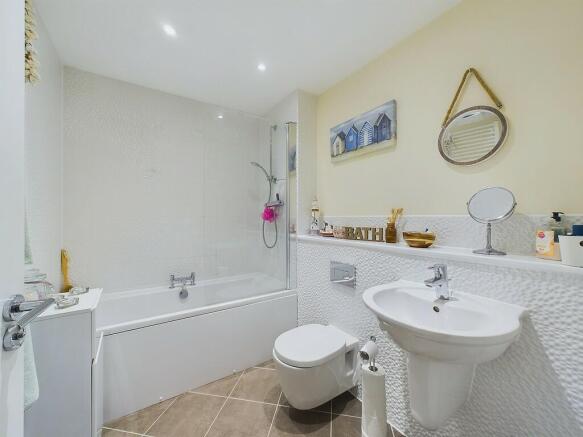 Family Bathroom 