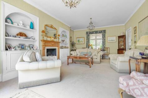 Station Crescent, Ashford, TW15