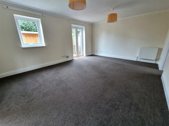 Living Room 2.jpg