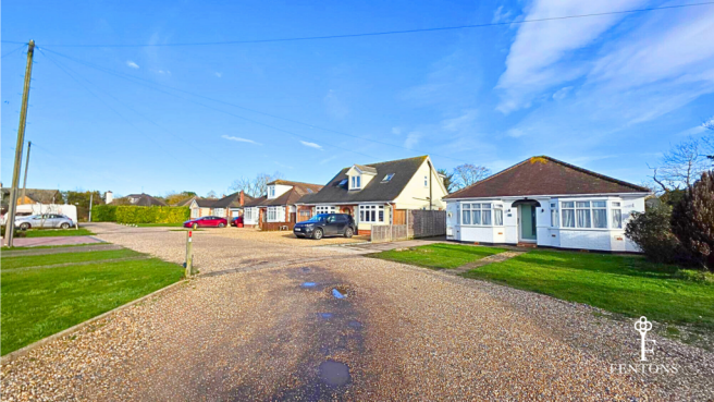 Abbey Crescent, Thorpe-le-Soken photo 3