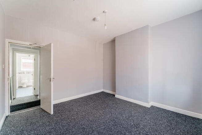 4 bed Terraced to rent Image 10