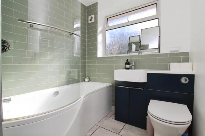 2 bed Semi-Detached Bungalow to rent Image 5