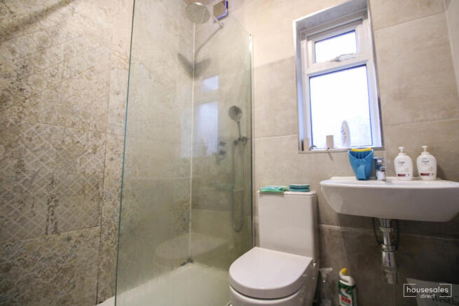 6Bathroom.jpg
