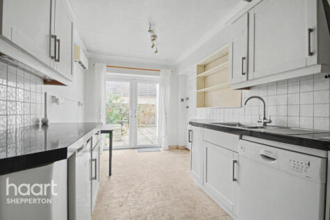Squires Bridge Road, Shepperton