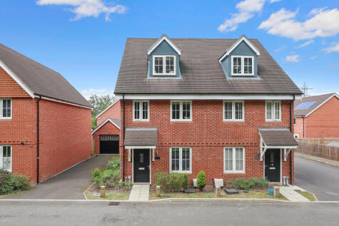 Tyrell Way, Horley, Surrey, RH6