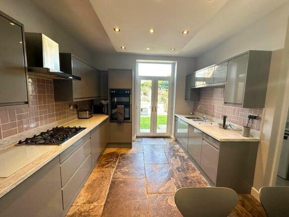 LIVING/DINING KITCHEN