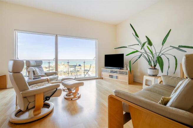 LIVING ROOM / DINING ROOM