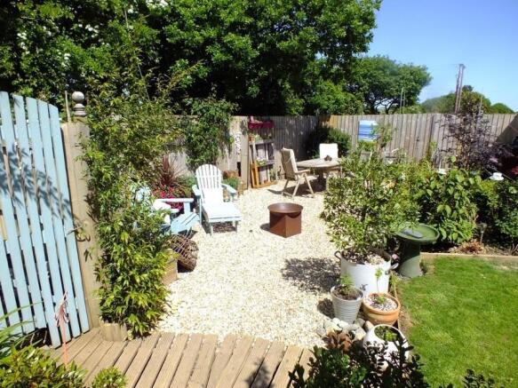 rear garden 2.jpg
