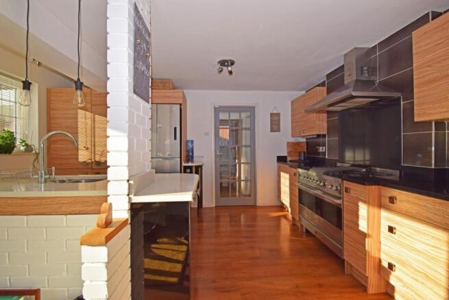 8 Hanbury Road, kitchen 1.jpg